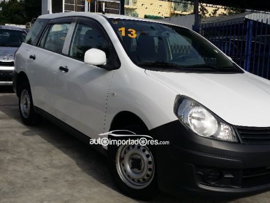 Nissan AD Hatchback en venta