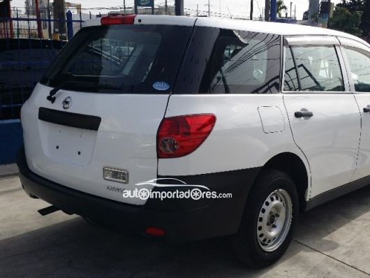 Nissan AD Hatchback en venta