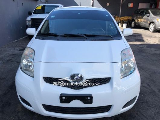 Toyota Vitz Carros en venta