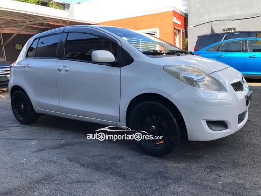 Toyota Vitz Carros en venta