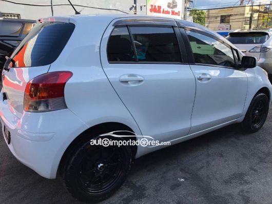 Toyota Vitz Carros en venta