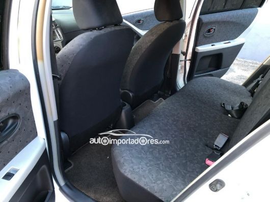 Toyota Vitz Carros en venta