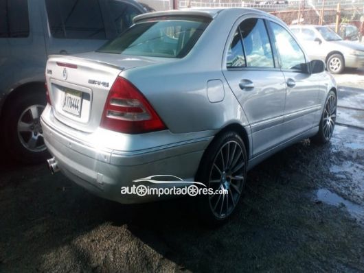 Mercedes-Benz Clase C Carros en venta