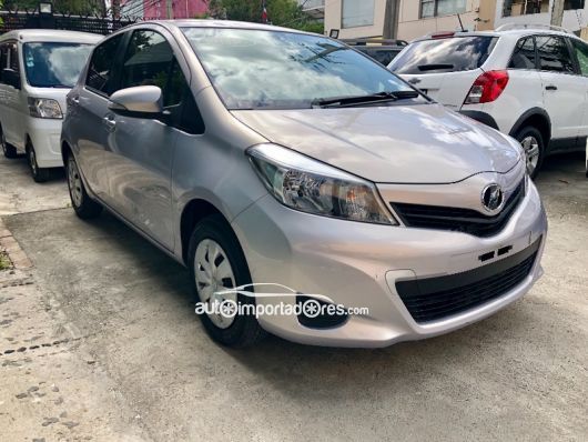 Toyota Vitz Carros en venta