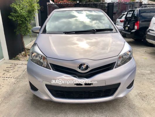 Toyota Vitz Carros en venta