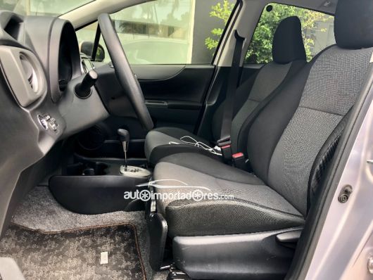 Toyota Vitz Carros en venta