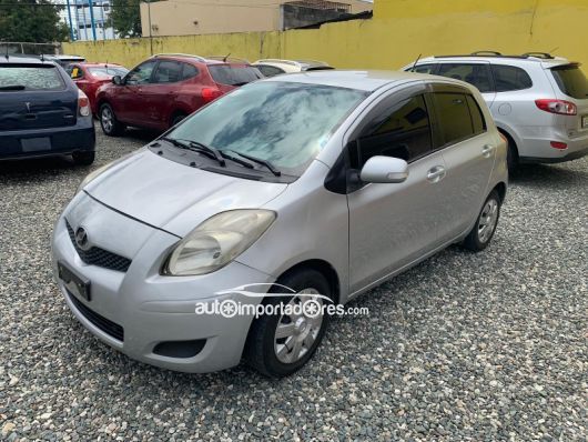 Toyota Vitz Carros en venta