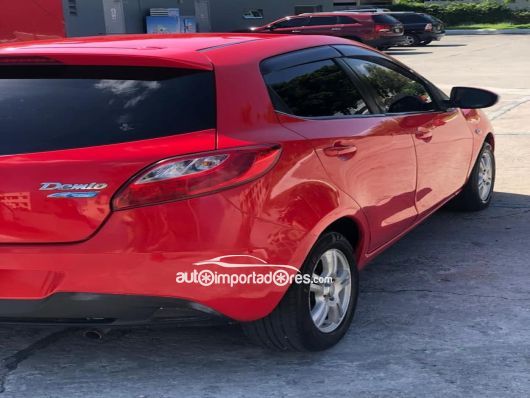 Mazda Demio Carros en venta