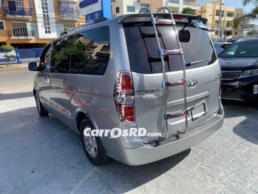 Hyundai Grand Starex Carros en venta