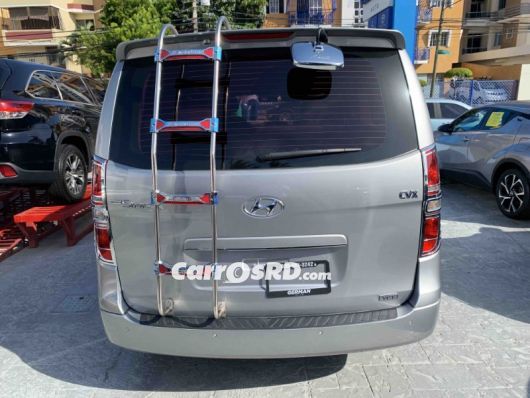 Hyundai Grand Starex Carros en venta