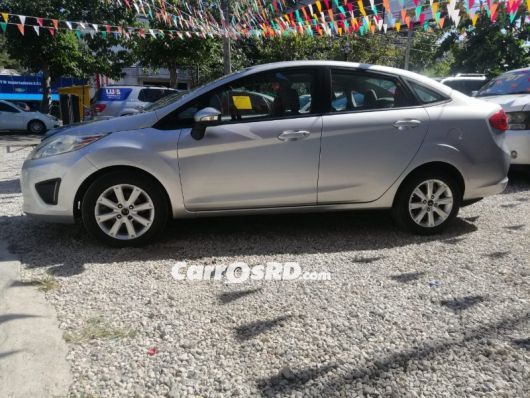 Ford Fiesta Carros en venta
