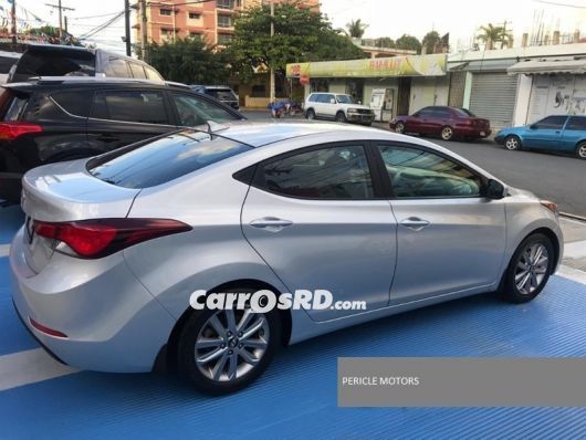 Hyundai Elantra Carros en venta