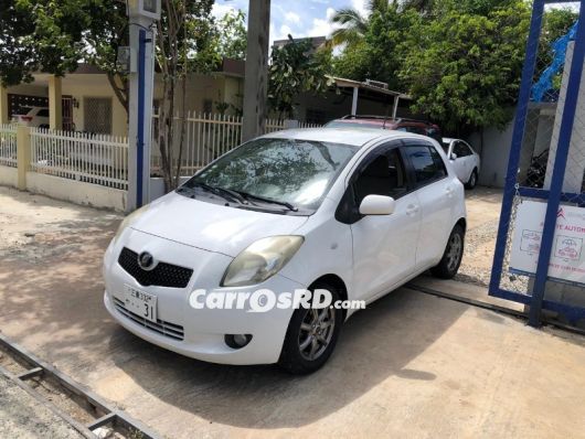 Toyota Vitz Carros en venta