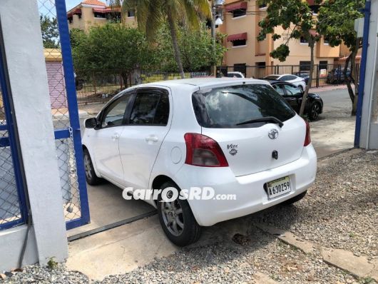 Toyota Vitz Carros en venta