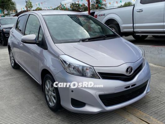 Toyota Vitz Carros en venta