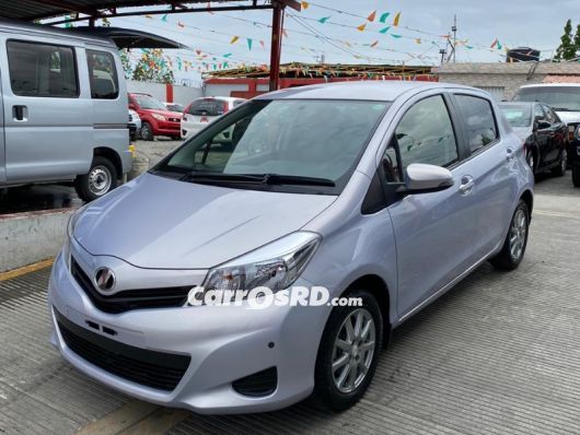 Toyota Vitz Carros en venta