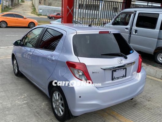 Toyota Vitz Carros en venta