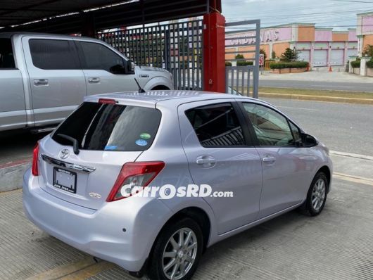 Toyota Vitz Carros en venta