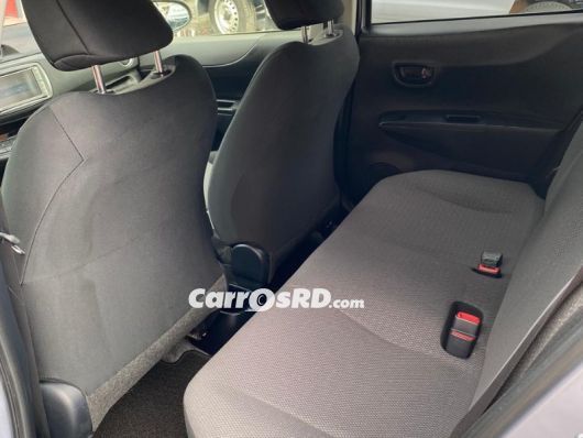 Toyota Vitz Carros en venta