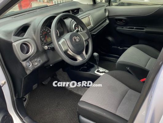 Toyota Vitz Carros en venta