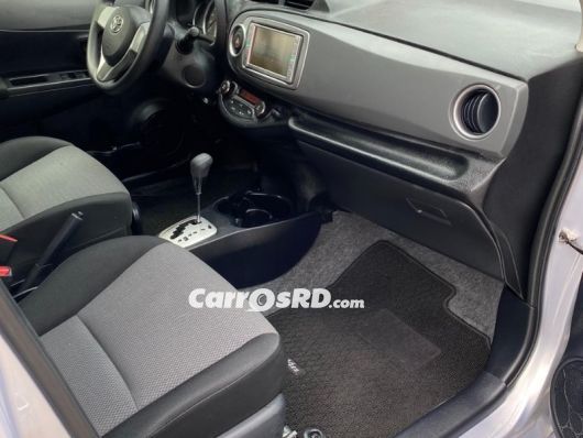 Toyota Vitz Carros en venta