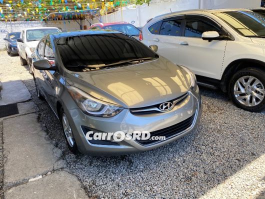 Hyundai Elantra Carros en venta