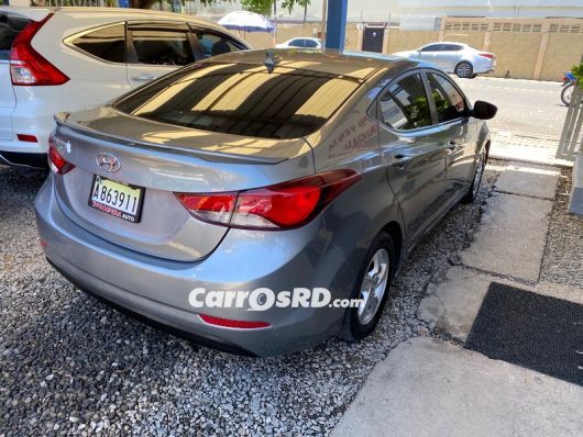 Hyundai Elantra Carros en venta