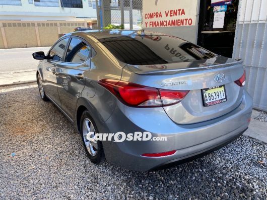 Hyundai Elantra Carros en venta