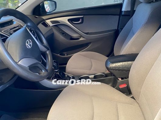 Hyundai Elantra Carros en venta