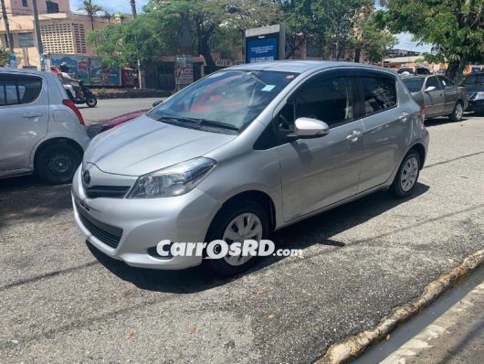 Toyota Vitz Carros en venta