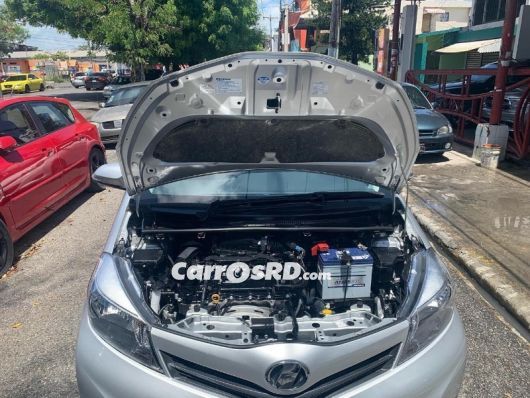 Toyota Vitz Carros en venta