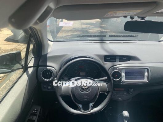 Toyota Vitz Carros en venta
