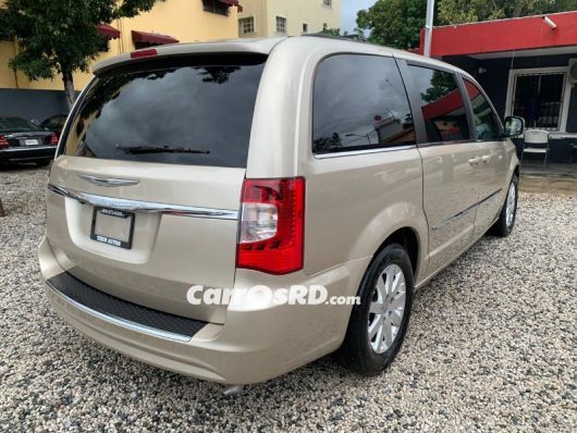 Chrysler Town and Country Minivan en venta
