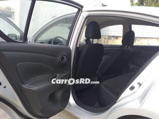 Nissan Versa Jeepeta en venta