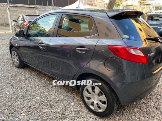 Mazda Demio Carros en venta