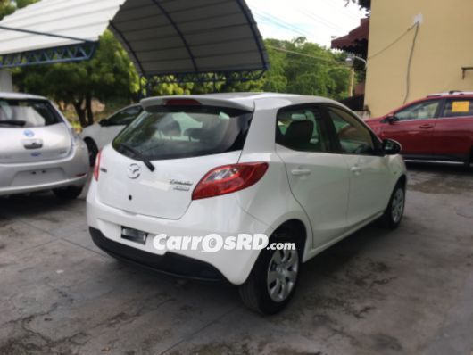 Mazda Demio Carros en venta