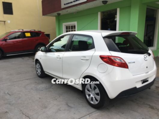 Mazda Demio Carros en venta