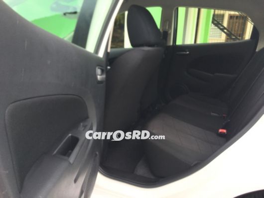 Mazda Demio Carros en venta