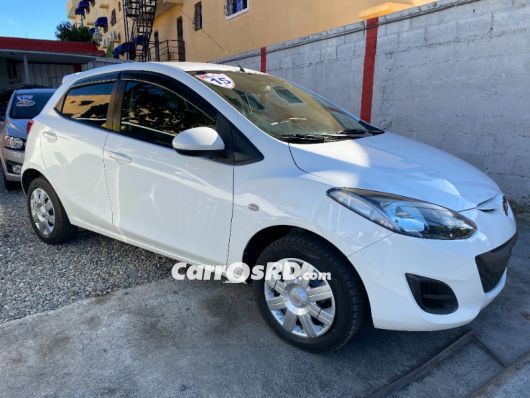 Mazda Demio Carros en venta