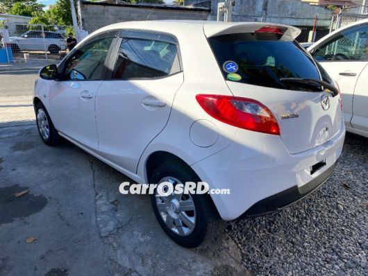 Mazda Demio Carros en venta