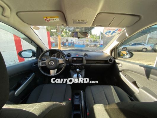 Mazda Demio Carros en venta