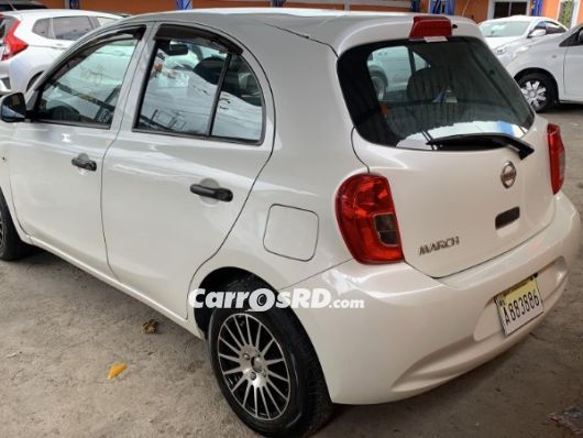 Nissan March Carros en venta