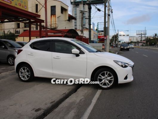 Mazda Demio Carros en venta
