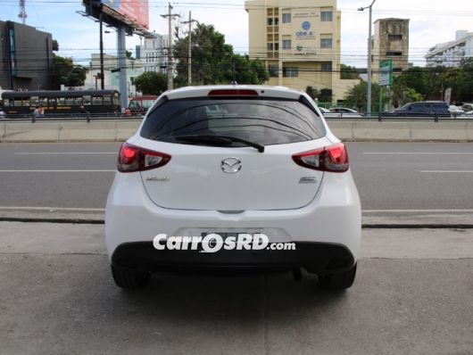 Mazda Demio Carros en venta