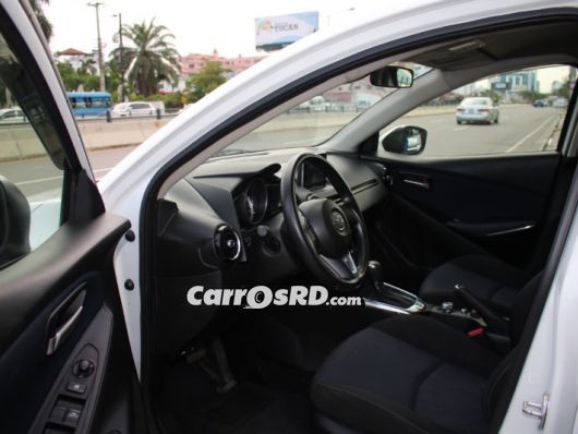 Mazda Demio Carros en venta