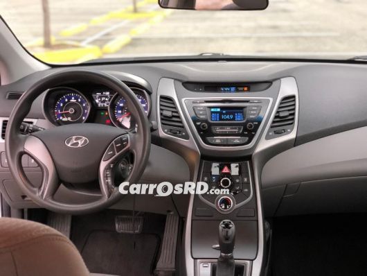 Hyundai Elantra Carros en venta