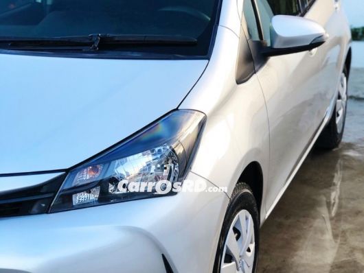 Toyota Vitz Carros en venta