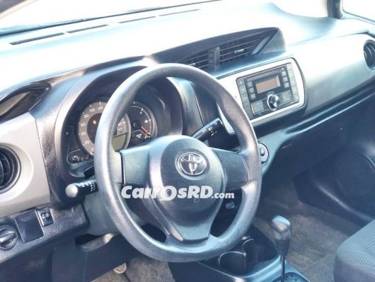 Toyota Vitz Carros en venta