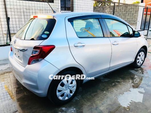Toyota Vitz Carros en venta