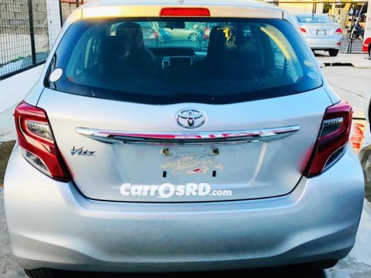 Toyota Vitz Carros en venta